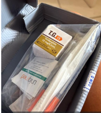 Foto enviada pela cliente mostrando a caixa de entrega aberta