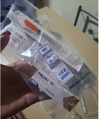 Foto enviada pela cliente mostrando o kit recebido